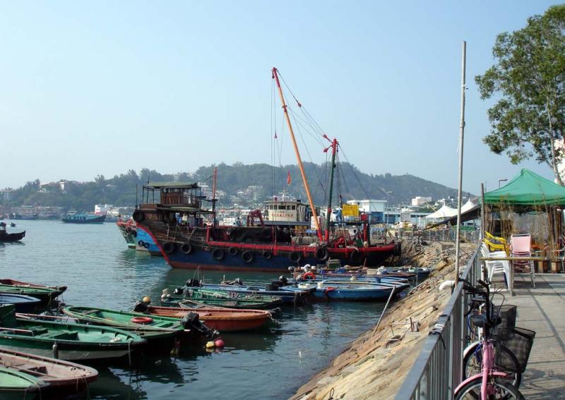 Cheung-Chau-Island-boat.jpg