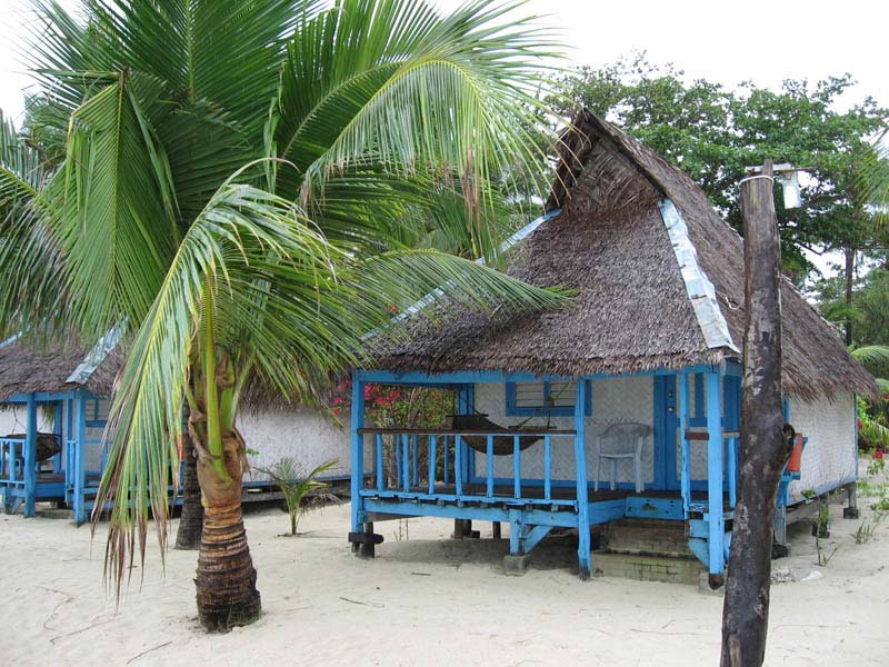 Coco Loco\'s native style cottages accomodations